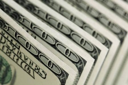 Dólar fechou esta segunda-feira vendido a R$ 3,346, com  queda  de  0,81%