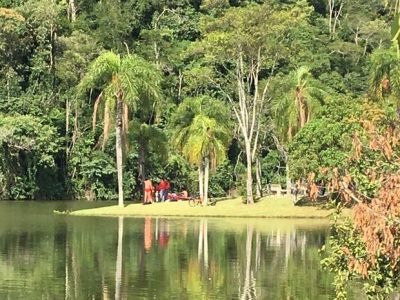 represa-vinhedo-crianca-jogada