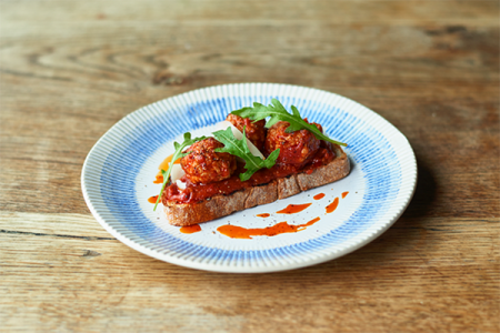 Bruschetta de almôndegas