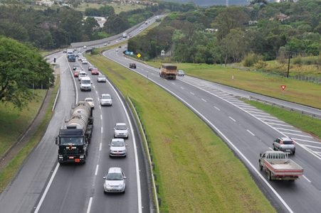 Maior fluxo é esperado na rodovia D. Pedro I por causa das pessoas que têm como destino as praias do litoral norte