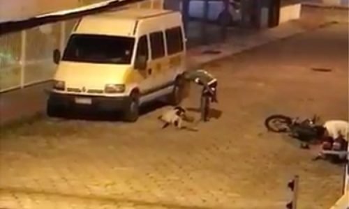 Moradores registram cenas de agressões e mortes e postam em redes sociais