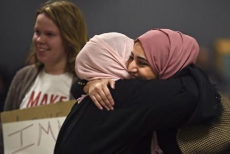 Imigrantes chegam aos Estados Unidos 