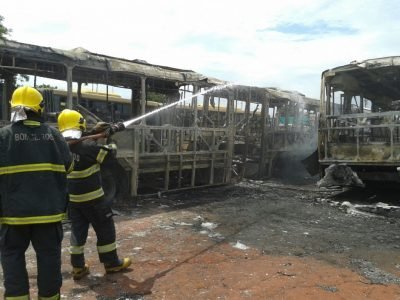 As causas do incêndio estão sendo investigadas.