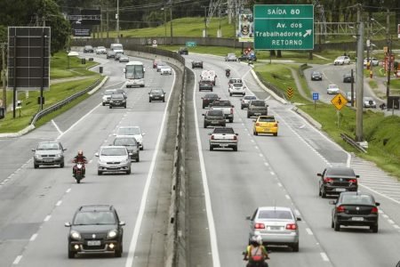 Previsão da Artesp é que pistas que levam ao interior tenham fluxo intenso a partir das 12 horas desta quinta-feira; para o litoral, tráfego estará carregado já pela manhã