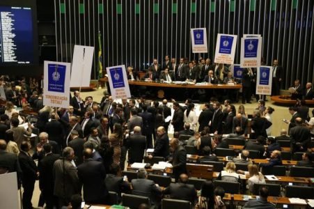 Câmara aprovou reforma trabalhista na noite dessa quarta-feira
