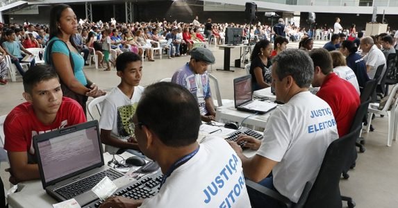 A duas semanas do final do prazo para regularização do título, s com a Justiça Eleitoral