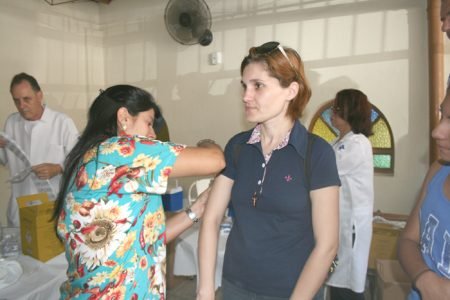 Vacinas estão sendo disponibilizadas conforme agenda abaixo. Somente 5 mil pessoas foram vacinadas até o momento.