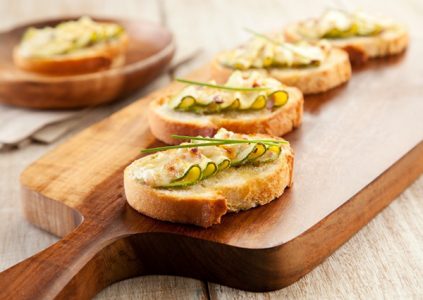 bruschetta-abobrinha-parmesao-mel