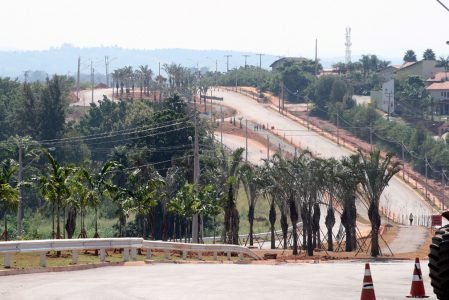 Avenida Mackenzie e rotatória para o Loteamento Caminhos de San Conrado