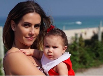 Deborah Secco e sua filha Maria Flor
