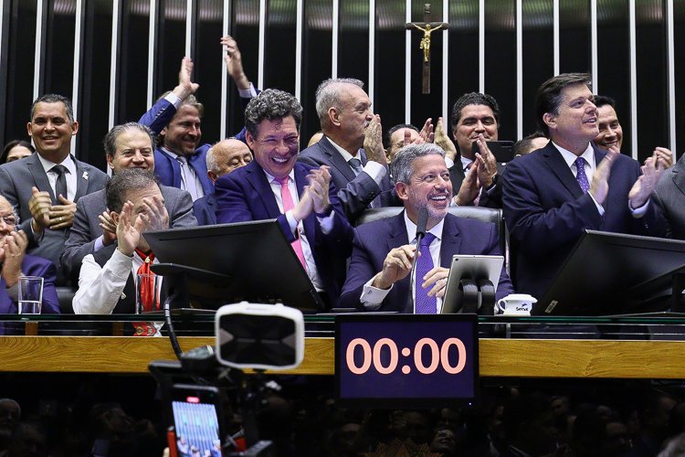 votaccca7acc83o-reforma-tributaria-marinaramos-cacc82maradosdeputados-2