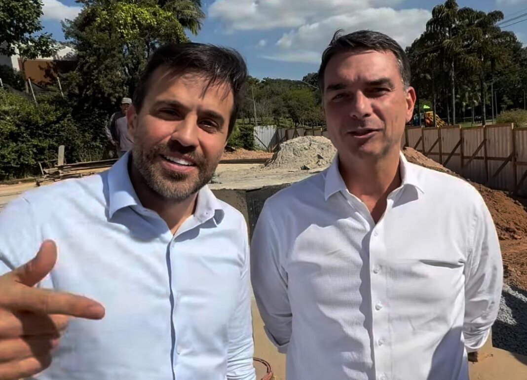 d48cffb6-pablo-marcal-e-flavio-bolsonaro-foto-reproducao-@pablomarcal1