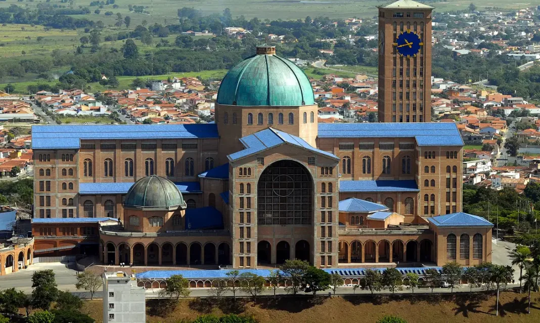 santuario_nacional_de_aparecida_vac_abr0810211896_0
